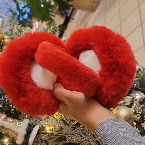 NEW UGG EAR MUFFINS - Picture 3 of 3